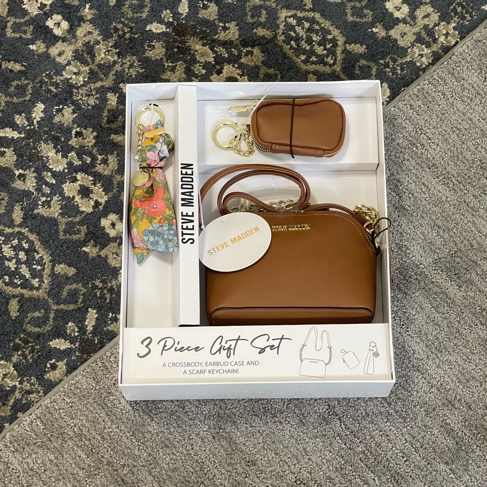 SOLD Crossbody Purse 3-Piece NWT | Steve Madden